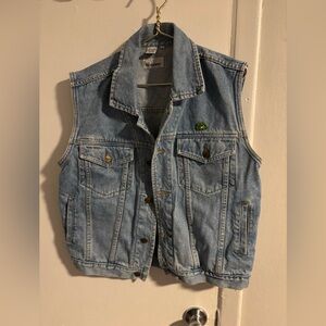Vintage 90s Bergamo Denim Vest Made in Hong Kong Light Wash Sleeveless 
(39)